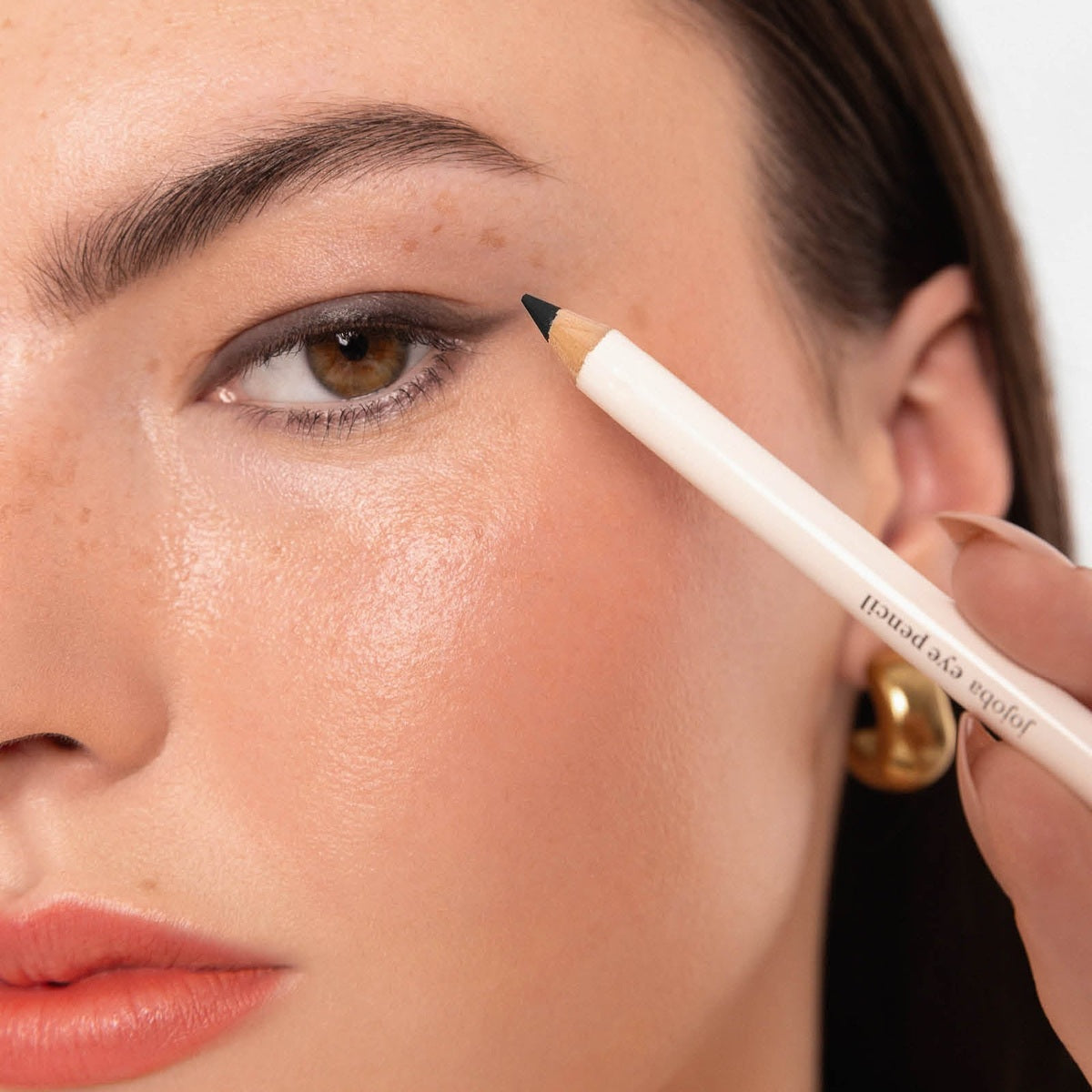 Jojoba Eye Pencil - Black shade and application