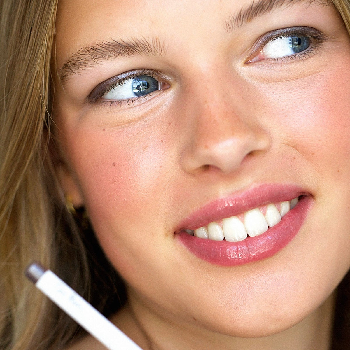 Jojoba Eye Pencil - Stone shade and application